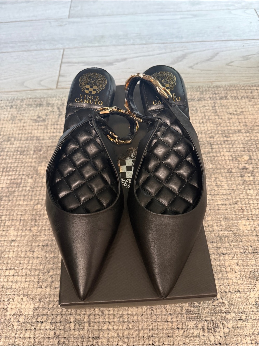 New condition Soft Leather Vince Camuto Ianee Slingback Pumps Gold Chains